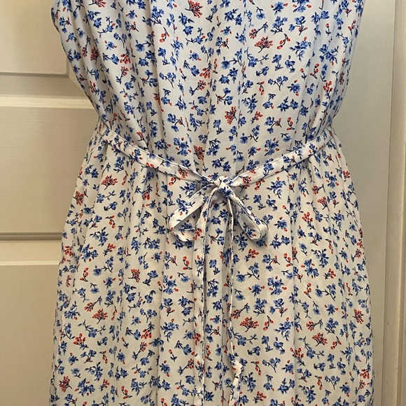 Maternity Top Size Large Silky Sleeveless with tie waist. - Picture 4 of 4